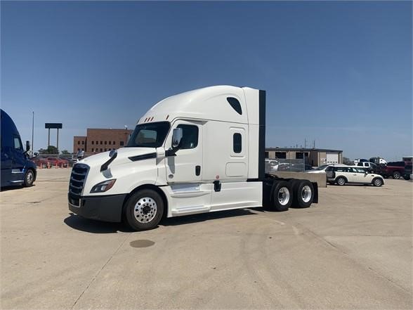 2021 FREIGHTLINER CASCADIA 126 - image 2 of 6