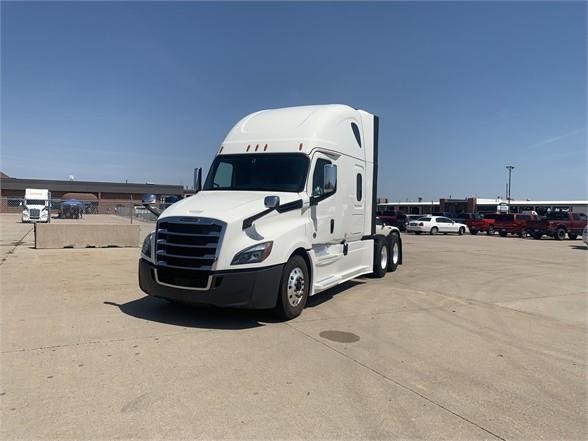 2021 FREIGHTLINER CASCADIA 126 - image 1 of 6