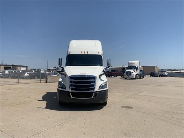 2021 FREIGHTLINER CASCADIA 126 - image 5 of 6