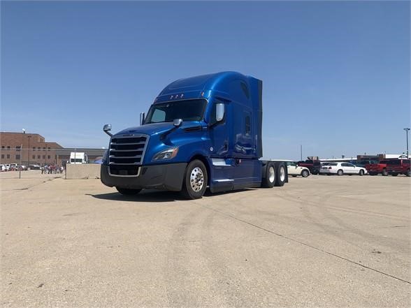 2021 FREIGHTLINER CASCADIA 126 - image 4 of 6