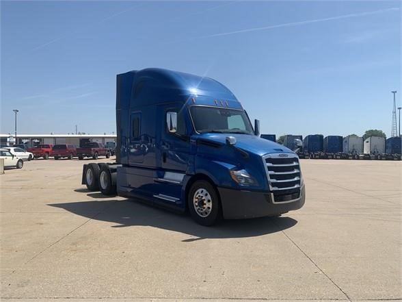 2022 FREIGHTLINER CASCADIA 126 - image 1 of 6