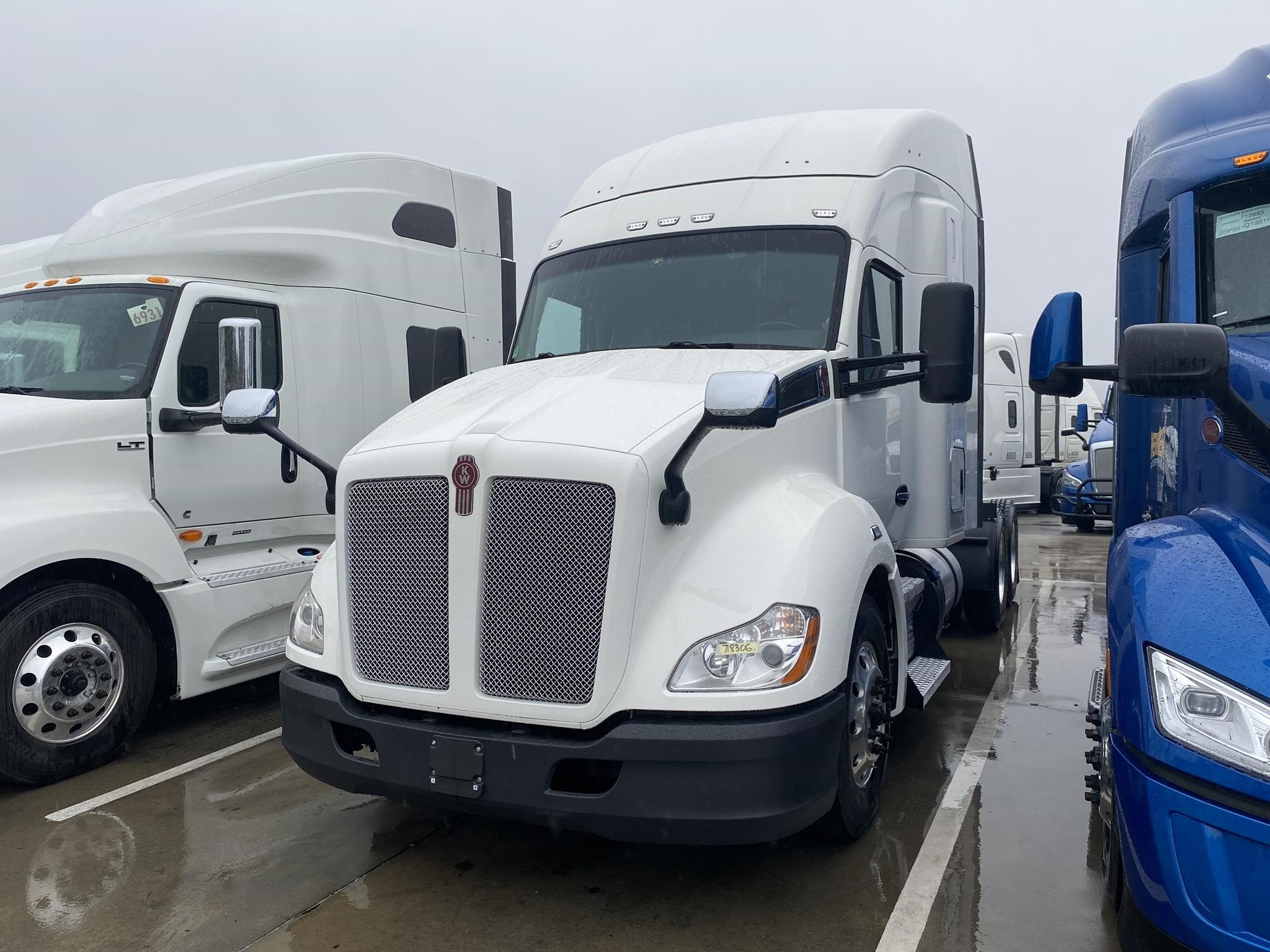 2021 KENWORTH T680 - image 2 of 5