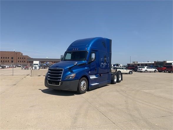 2021 FREIGHTLINER CASCADIA 126 - image 2 of 6