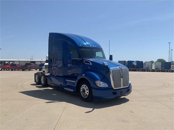 2021 KENWORTH T680 - image 1 of 6