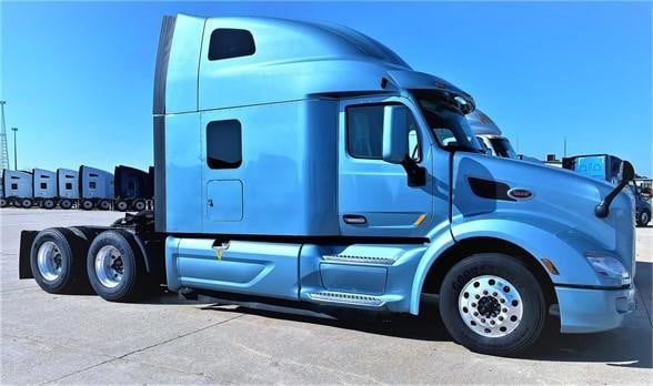 2021 PETERBILT 579 - image 1 of 6