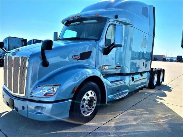 2021 PETERBILT 579 - image 2 of 6