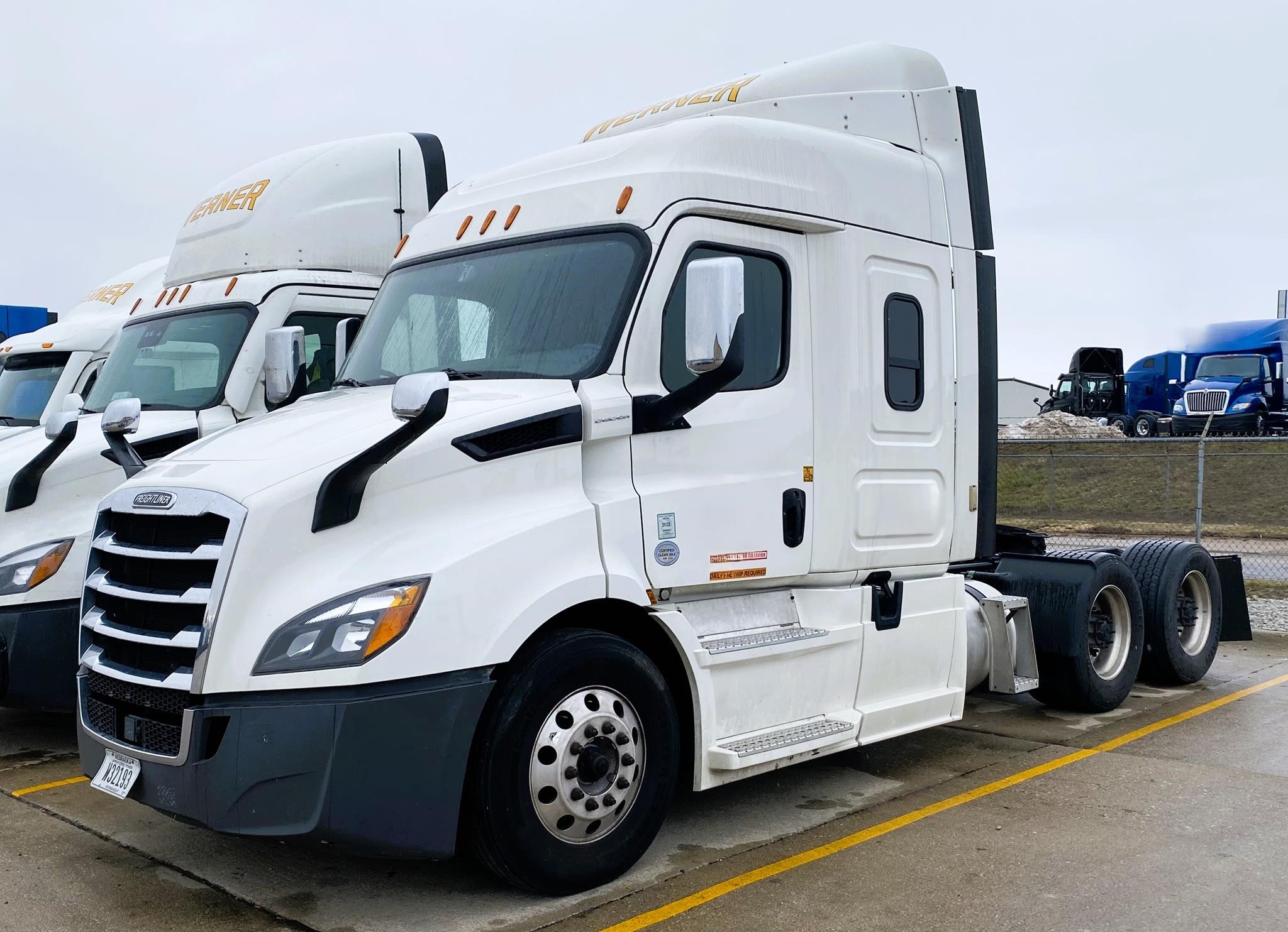 2022 FREIGHTLINER CASCADIA 116 - image 1 of 1