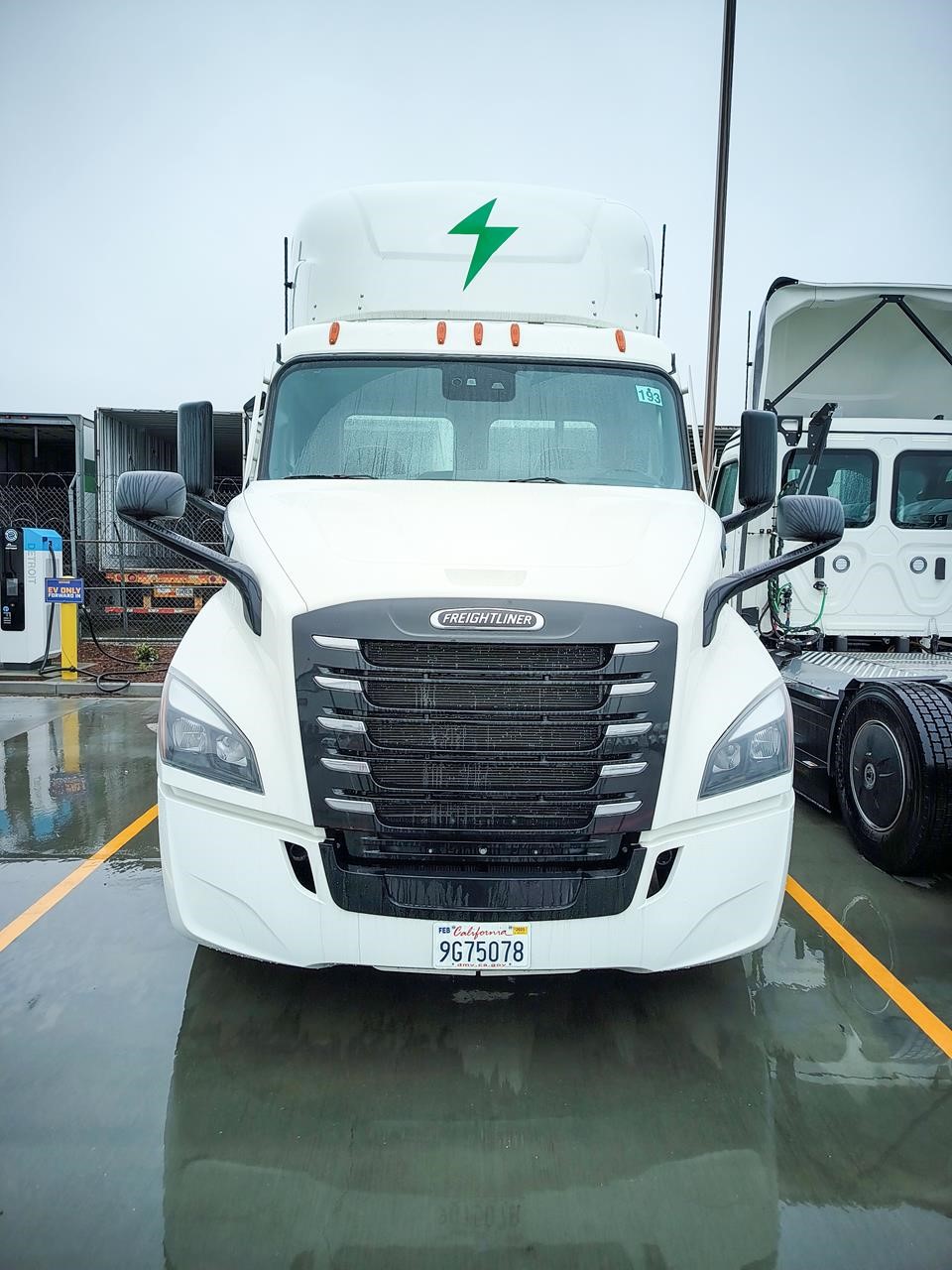 2024 FREIGHTLINER eCASCADIA 116 - image 3 of 3